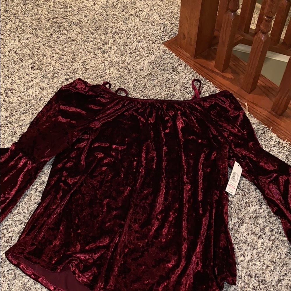 NOBO felt red shirt with flowy sleeves! TAG ON